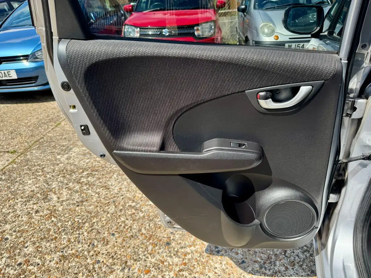 2014-honda-jazz-14-ex-big-41