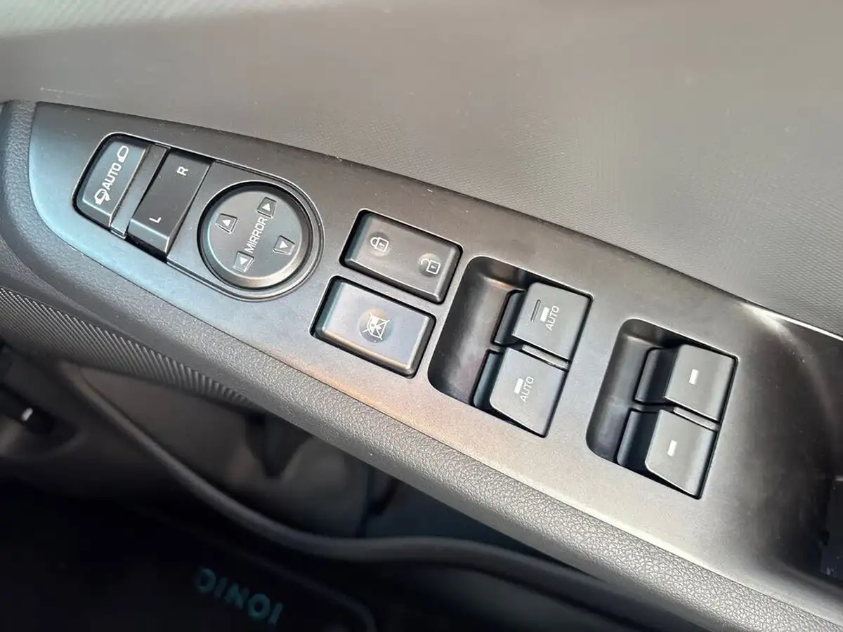 2021-hyundai-ioniq-e-premium-se-electric-100kw-big-20