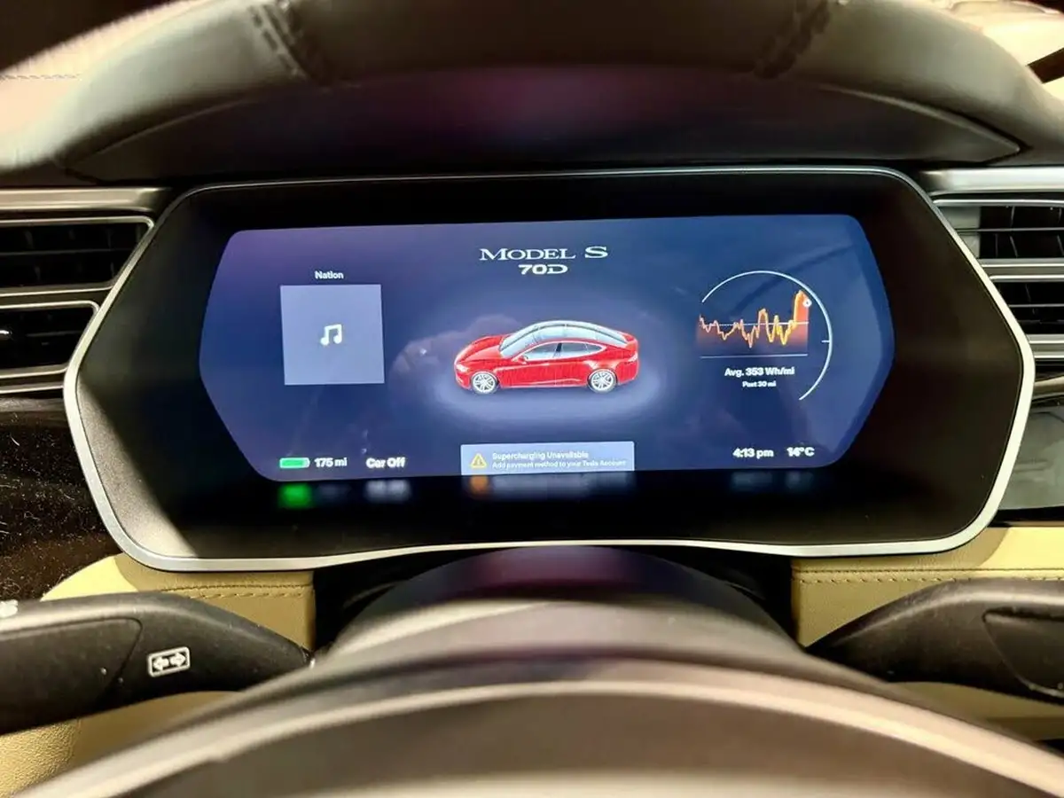 2016-tesla-model-s-e-70d-big-15