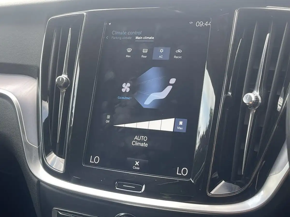 2019-volvo-v60-20td-d3-momentum-big-28