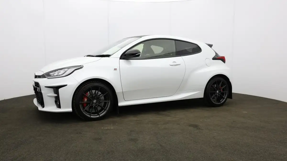 2021-toyota-yaris-16-gr-circuit-pack-big-15