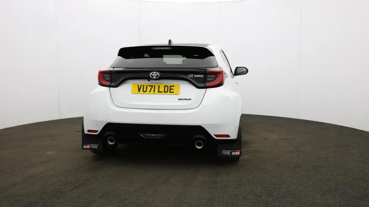2021-toyota-yaris-16-gr-circuit-pack-big-55