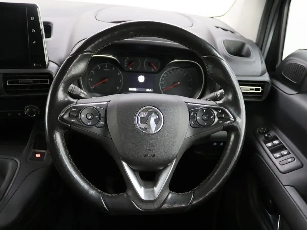 2022-vauxhall-combo-life-15-edition-big-18