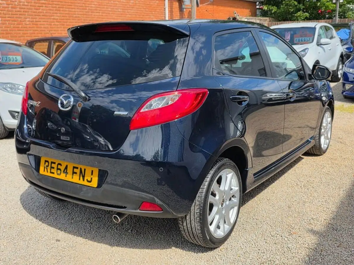 2014-mazda-mazda2-13-sport-venture-big-7