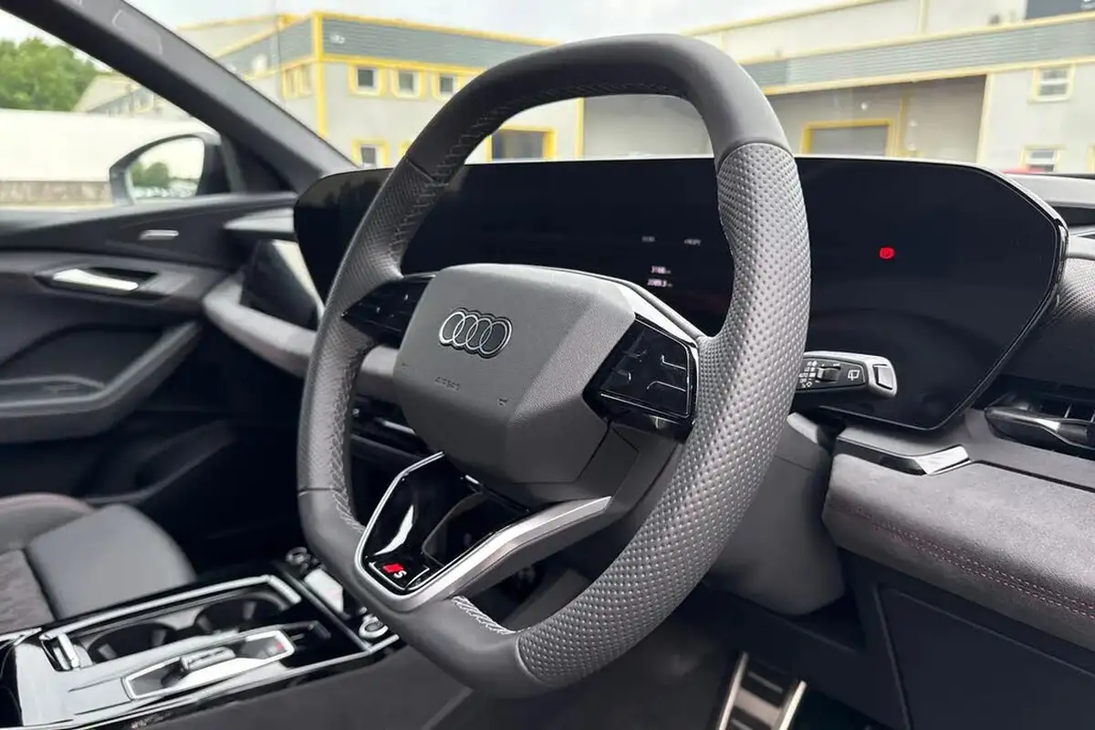 2025-audi-q6-e-tron-e-edition-1-326ps-performance-suv-auto-big-49