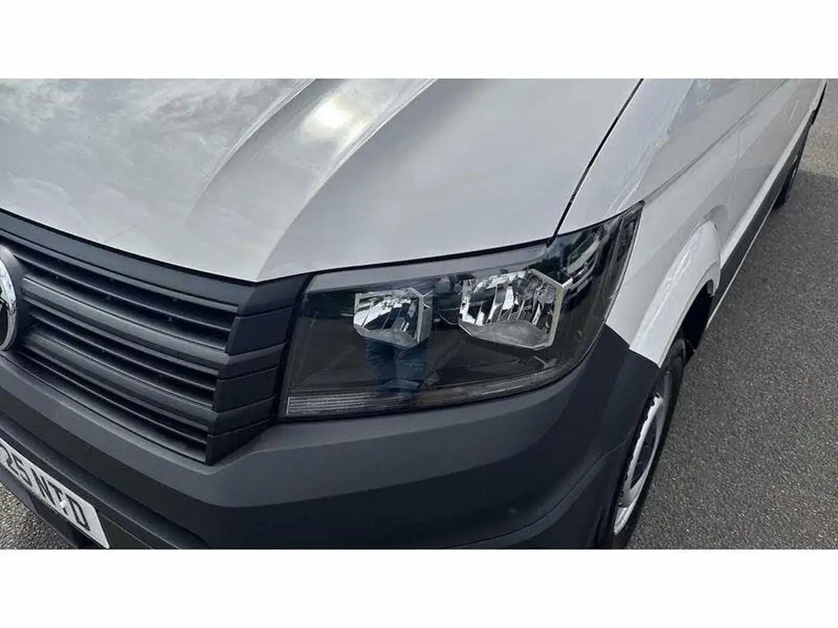 2025-volkswagen-crafter-20tdi-cr35-mwb-commerce-140pseu6d-panel-van-big-10