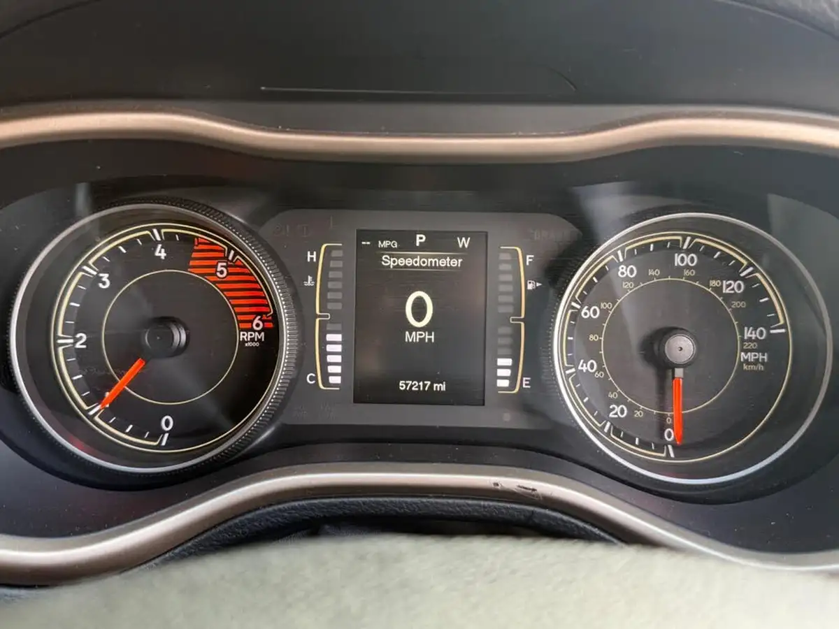 2016-jeep-cherokee-22multijet-ii-night-eagle-big-26