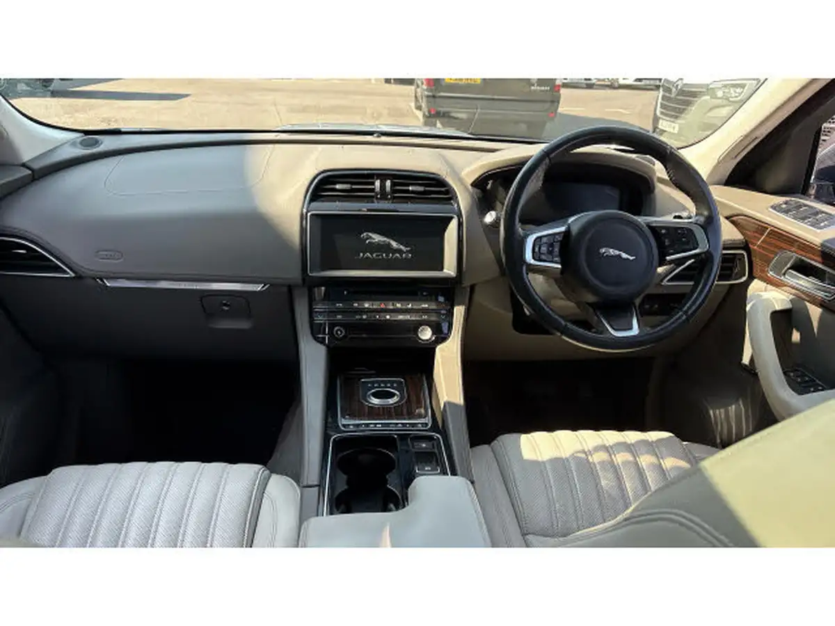 2017-jaguar-f-pace-30td-portfolio-big-9