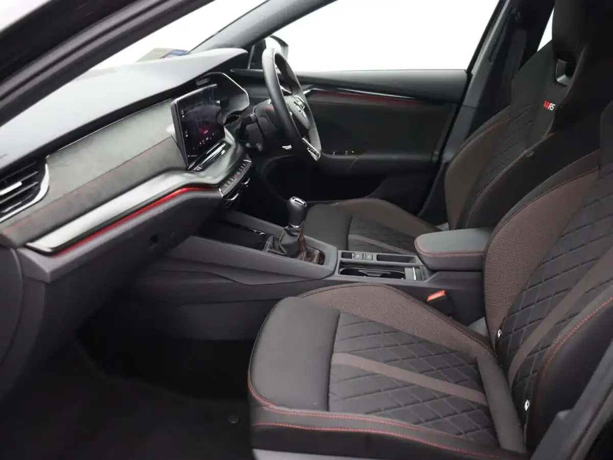 2023-skoda-octavia-20-tsi-vrs-estate-big-12