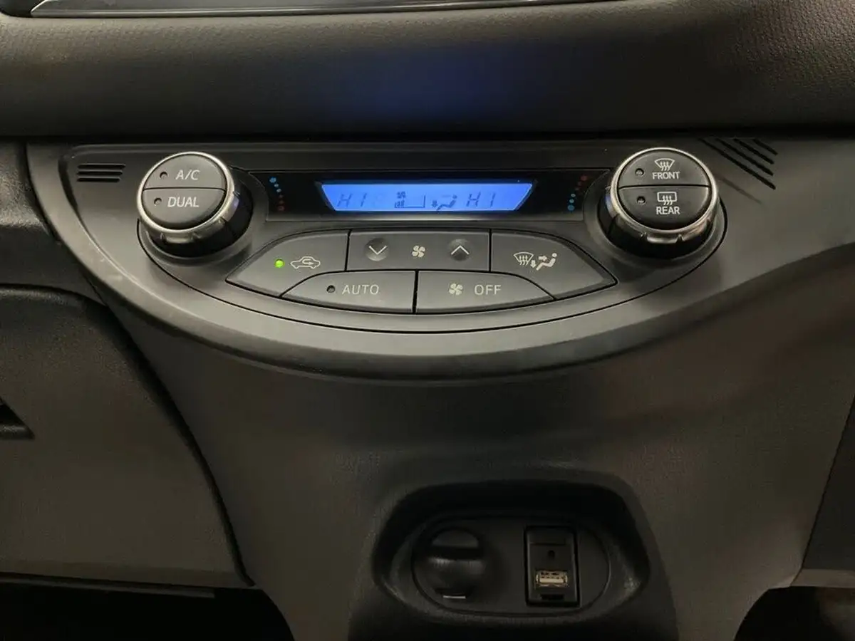 2015-toyota-yaris-15-vvt-i-sport-hybrid-big-44