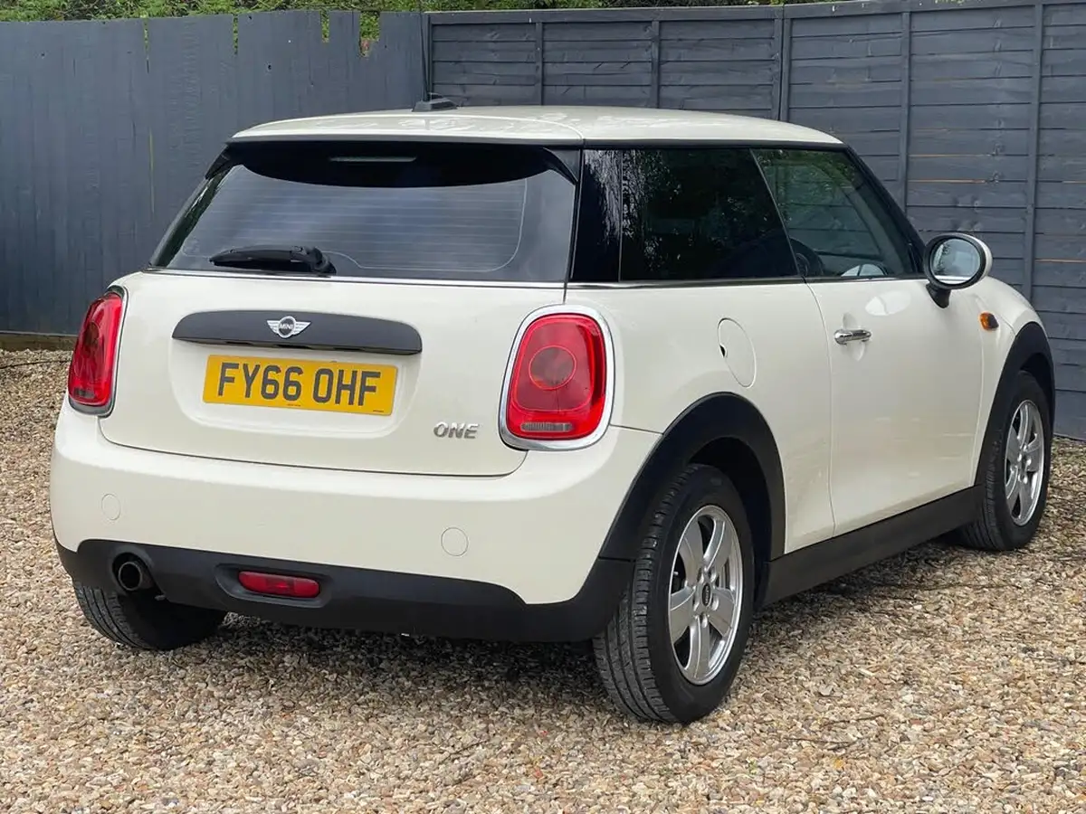 2016-mini-cooper-12-one-3d-big-8