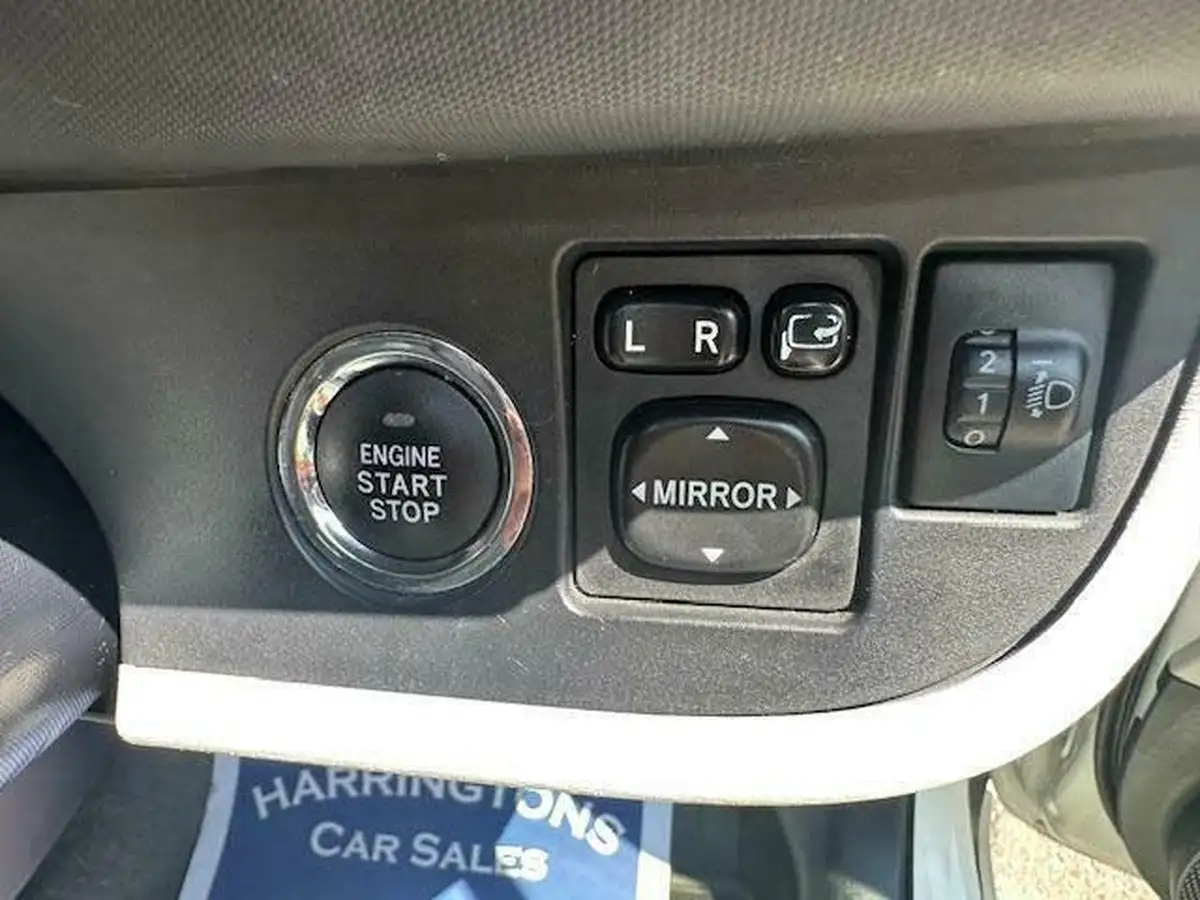 2012-toyota-iq-10-2-vvt-i-multidrive-big-14