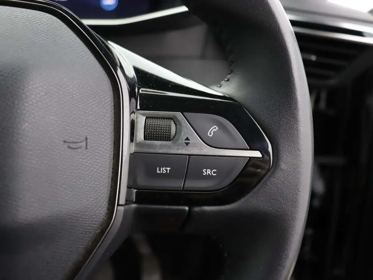 2022-peugeot-2008-suv-12-puretech-allure-premium-100bhp-big-33