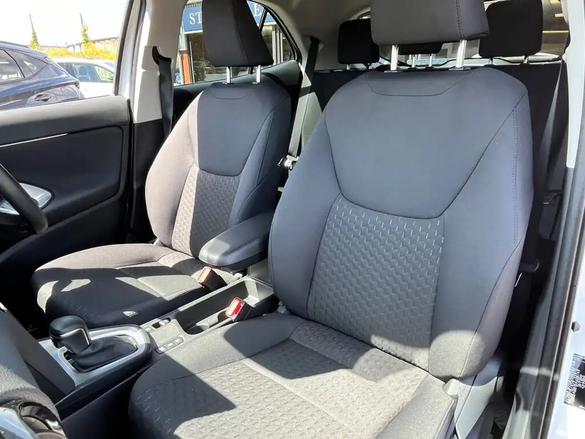 2024-toyota-yaris-cross-15-vvt-i-icon-big-60