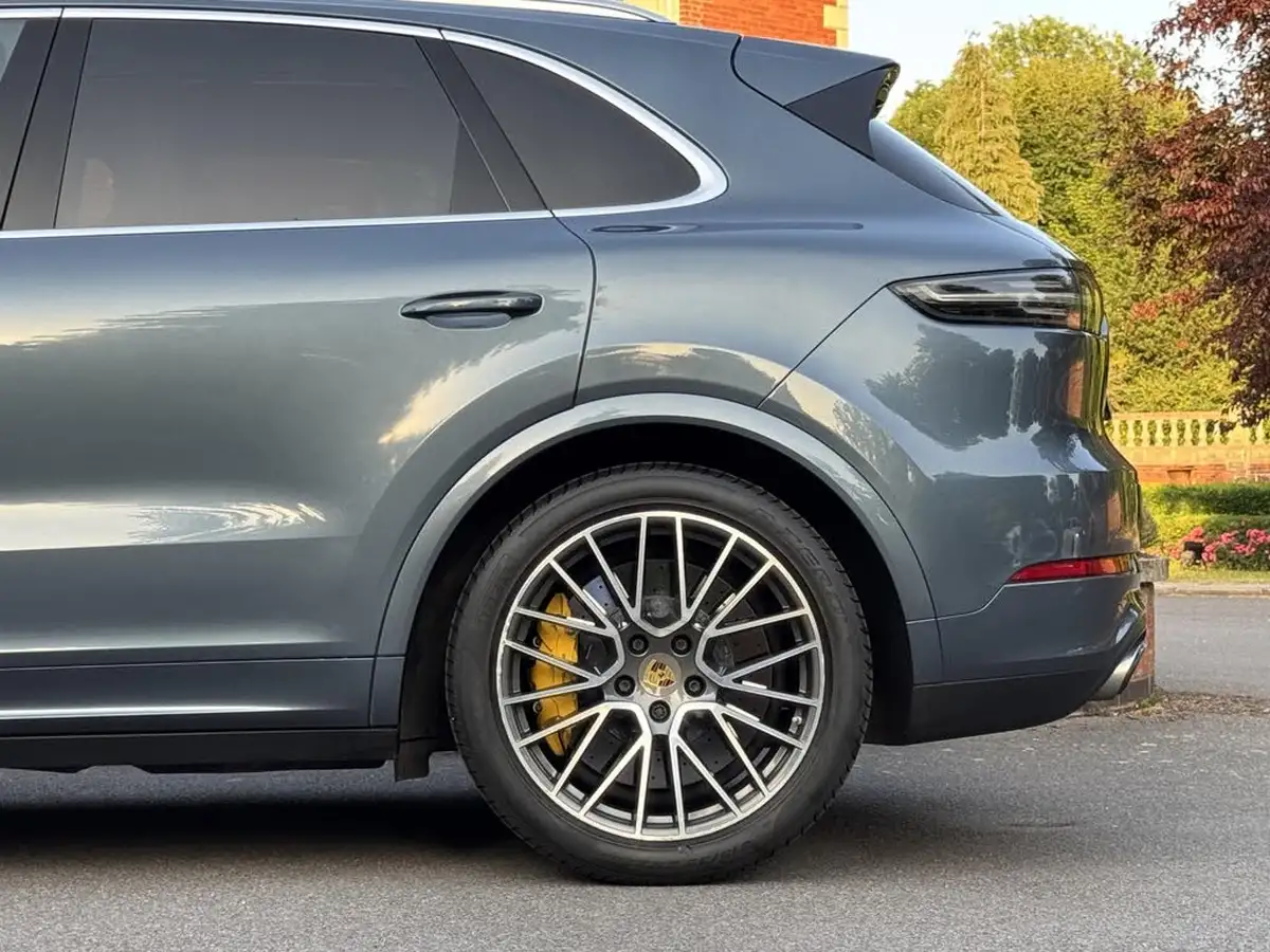 2018-porsche-cayenne-40-v8-turbo-big-34