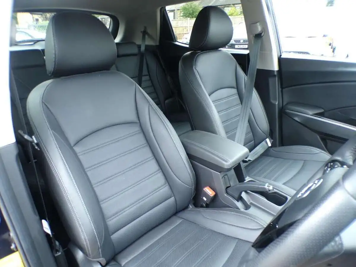 2024-kgm-ssangyong-tivoli-15-k40-auto-big-11