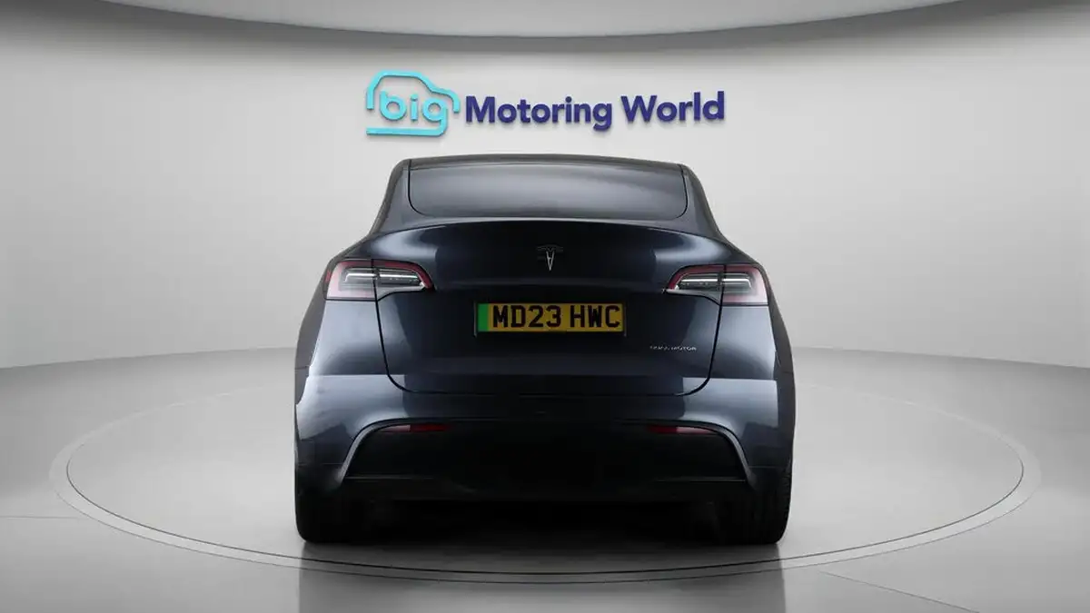 2023-tesla-model-y-e-long-range-big-6