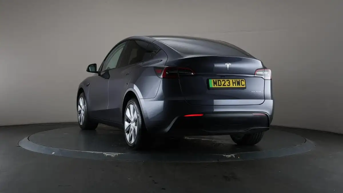 2023-tesla-model-y-e-long-range-big-58