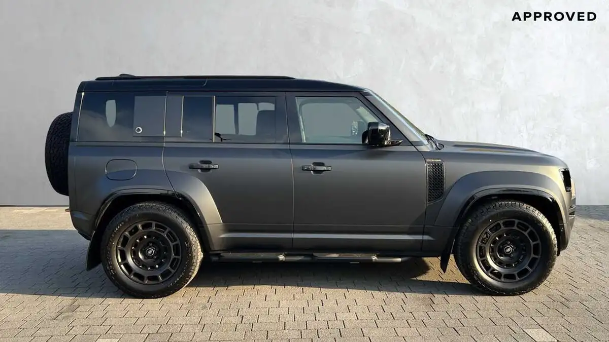 2025-land-rover-110-defender-44-p635-octa-edition-one-big-4