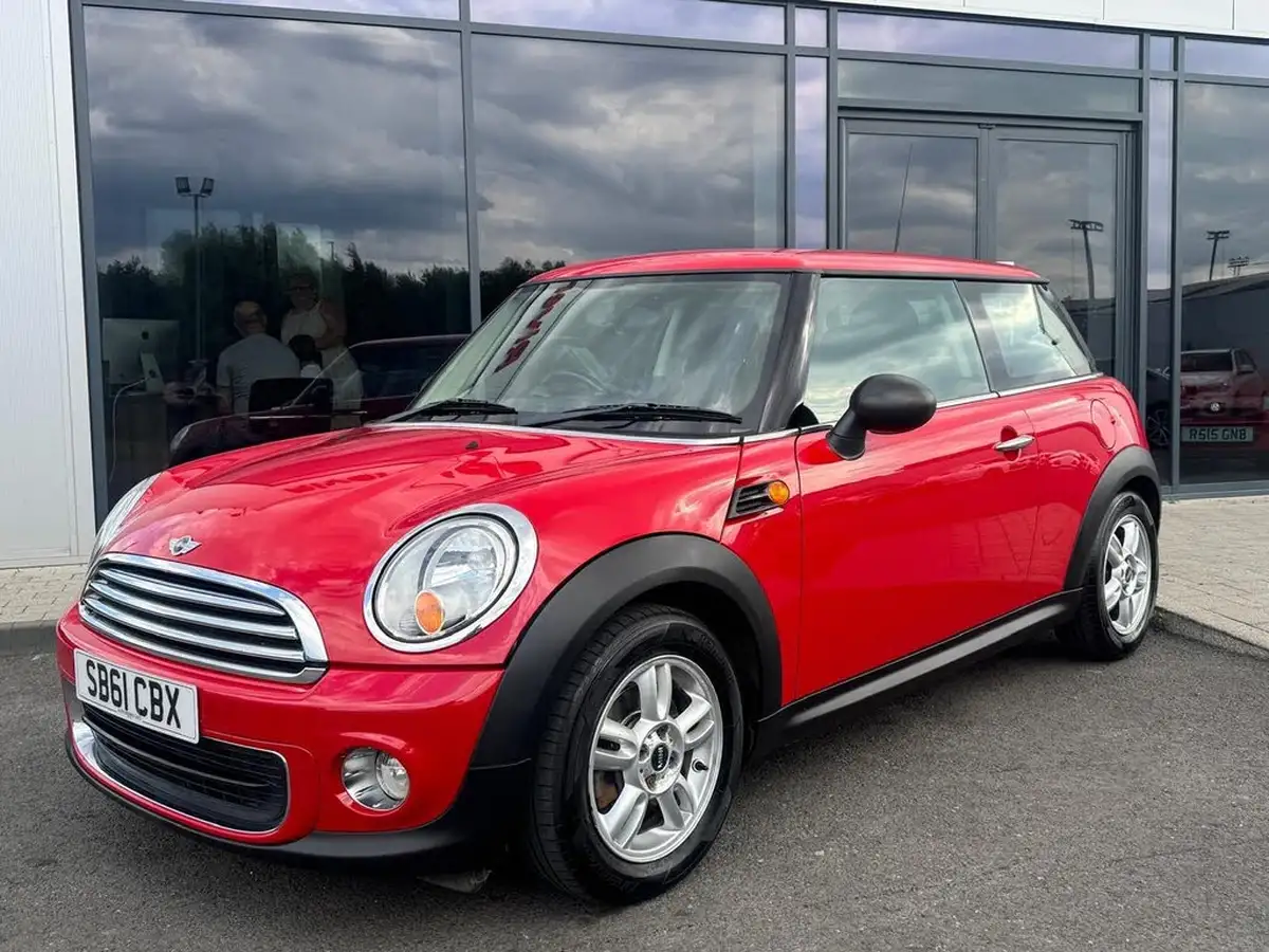 2011-mini-cooper-16-one-98bhp-hatchback-3d-big-0