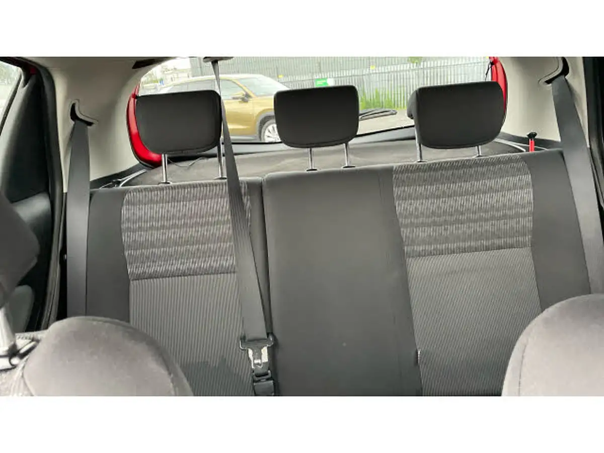 2016-toyota-yaris-133-icon-vvt-i-5d-big-14