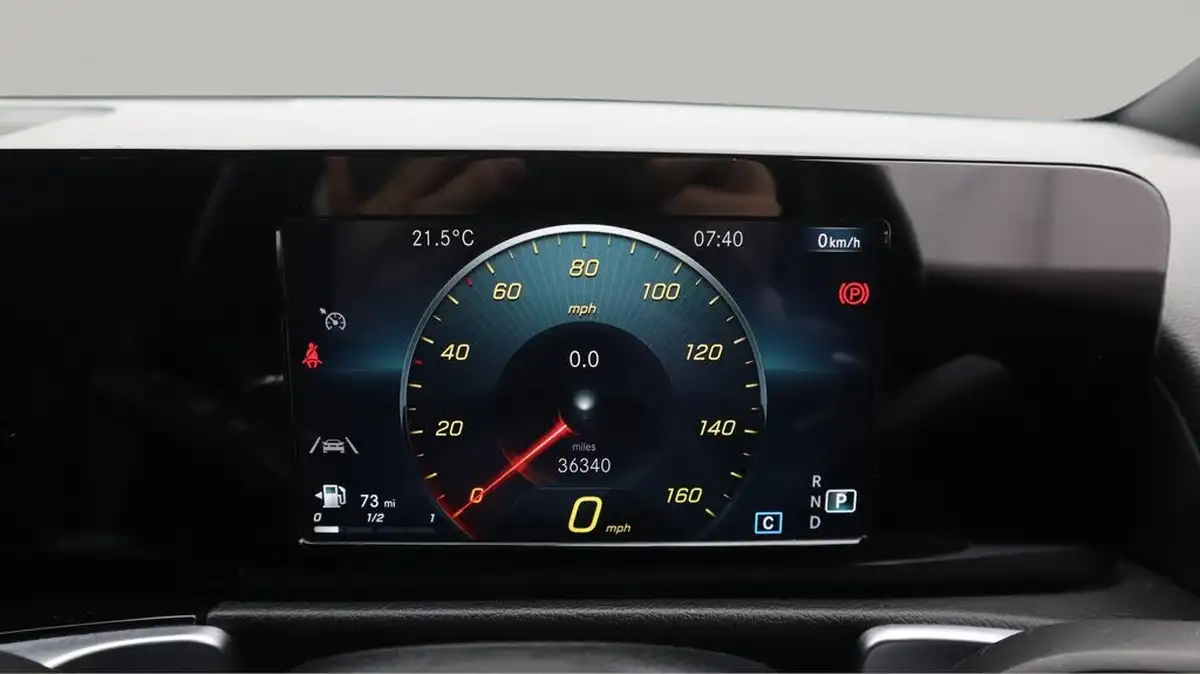 2021-mercedes-benz-glb-class-13-glb200-amg-line-8g-tronic-big-10