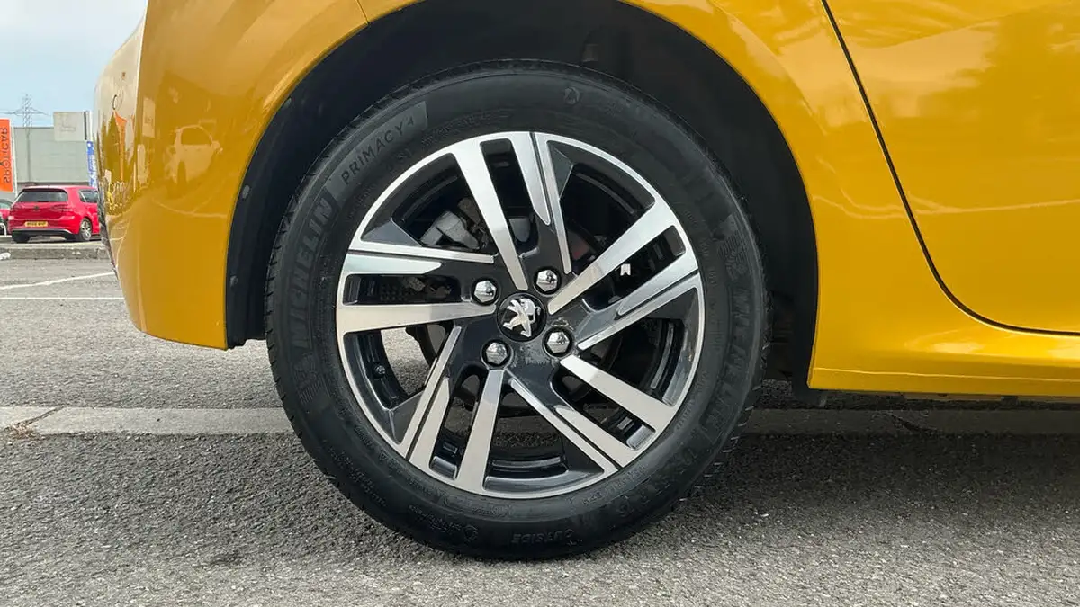 2021-peugeot-208-12-puretech-allure-premium-100bhp-big-14