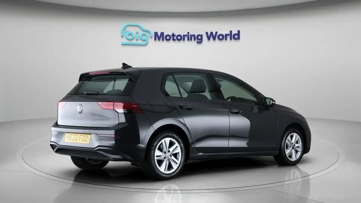 2022-volkswagen-golf-15-tsi-life-150ps-hatchback-big-7