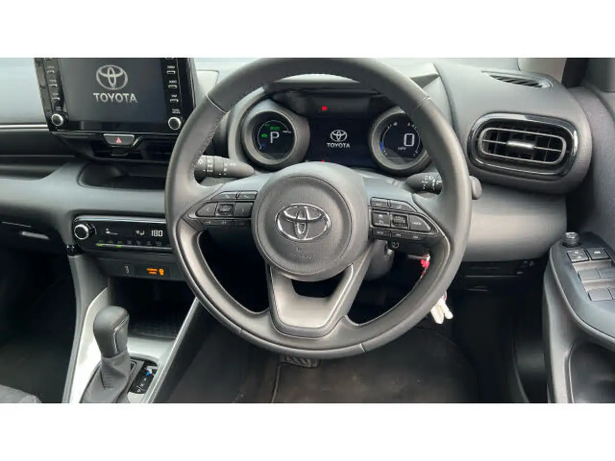 2023-toyota-yaris-15-vvt-i-design-big-7