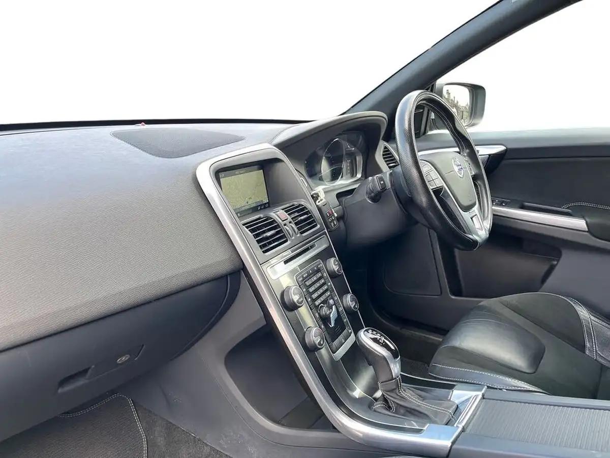 2016-volvo-xc60-20td-d4-r-design-nav-geartronic-big-7
