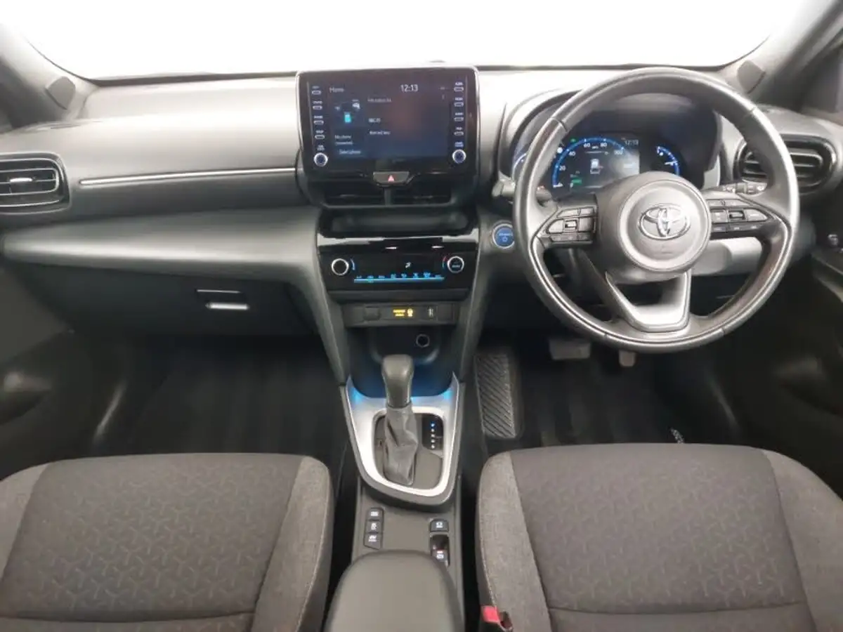 2022-toyota-yaris-15-vvt-i-design-panoramic-roof-big-2