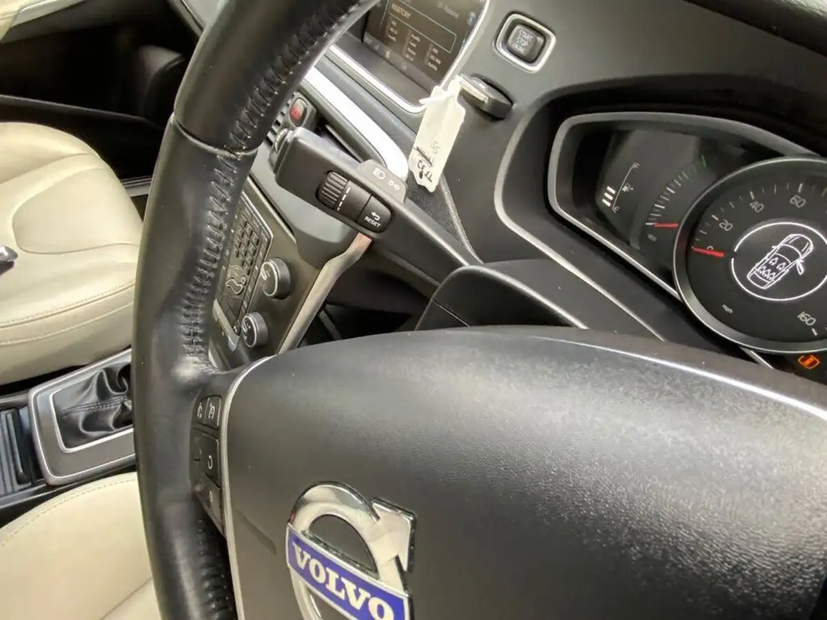 2013-volvo-v40-20td-d3-se-lux-nav-ss-geartronic-big-20