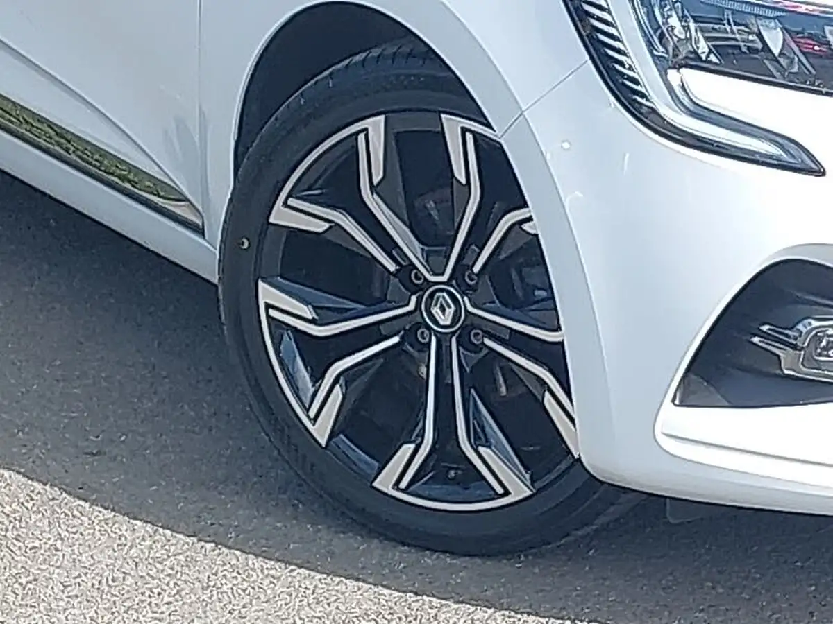 2022-renault-clio-10-tce-techno-big-8