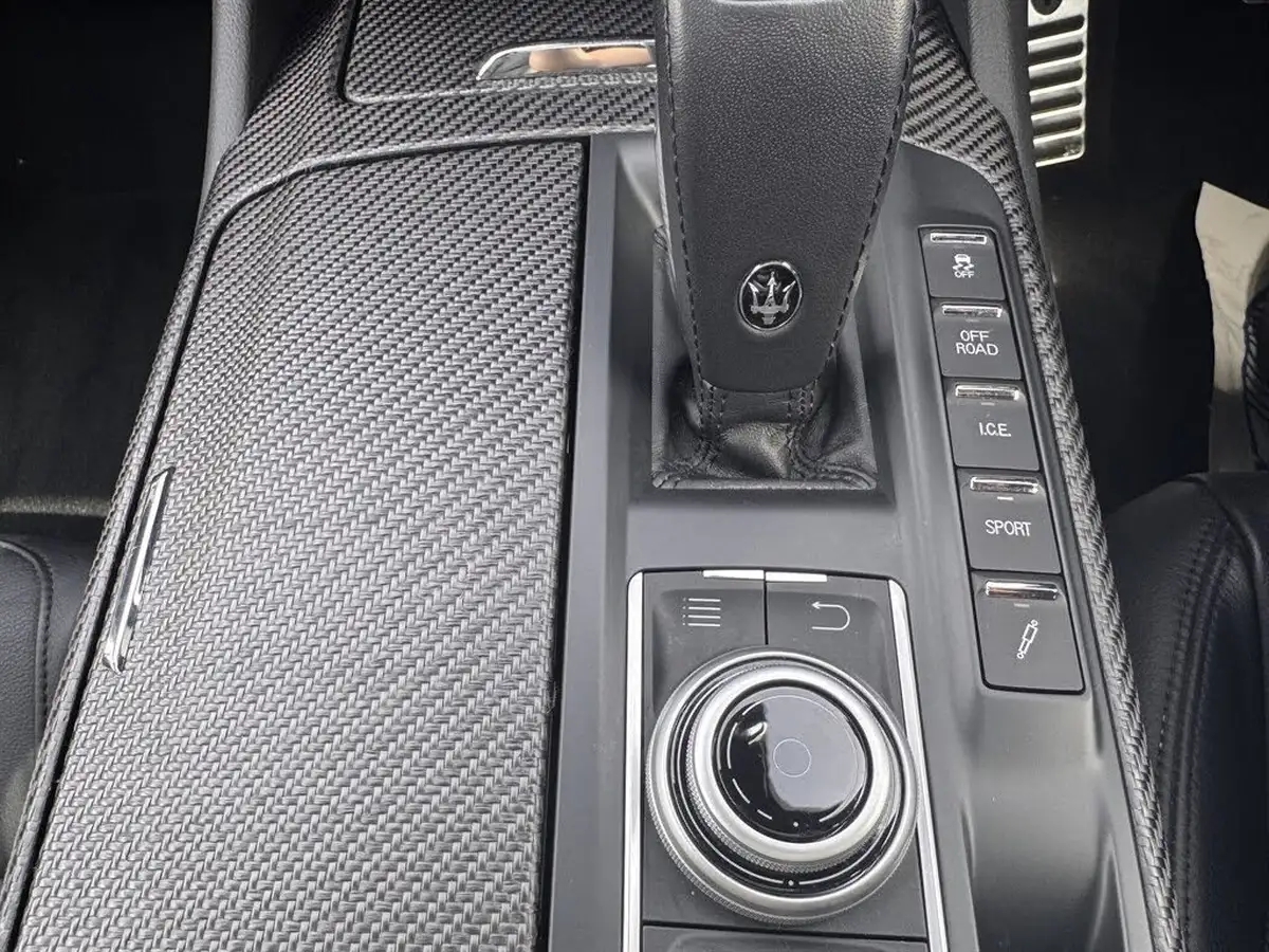 2020-maserati-levante-30-gransport-big-12