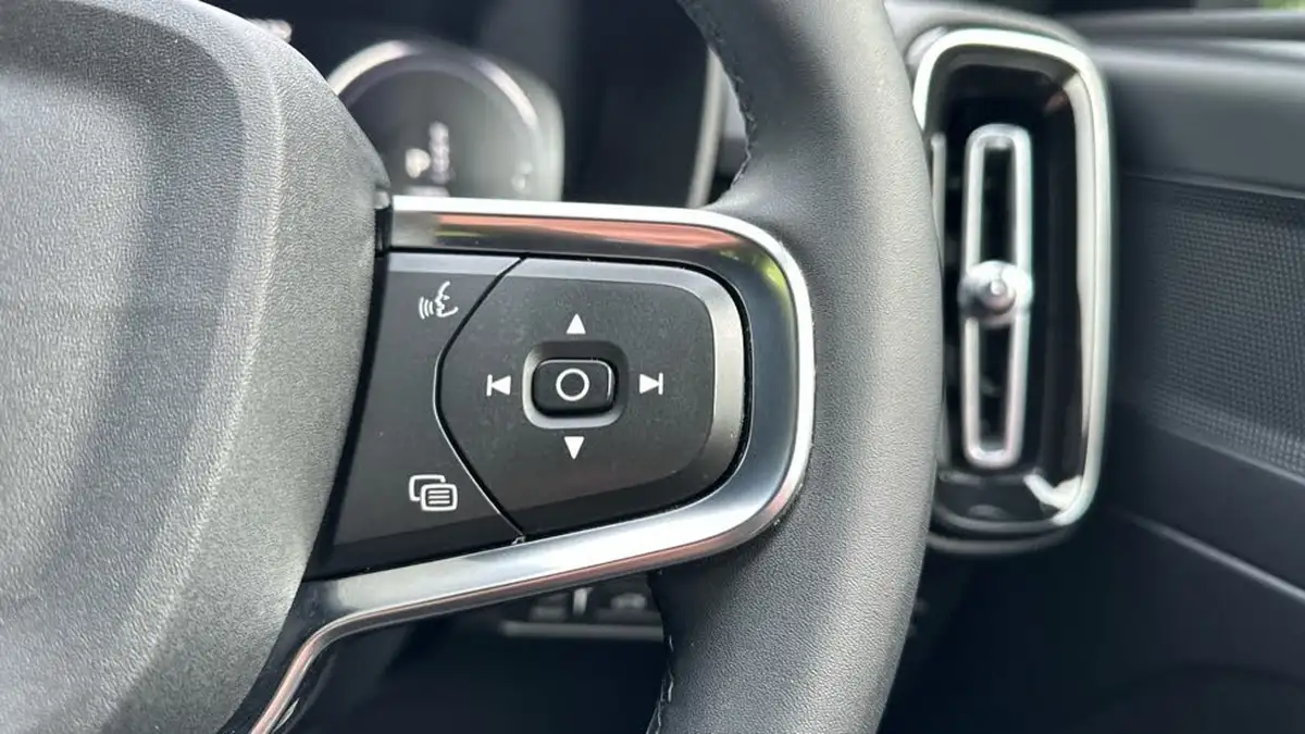 2021-volvo-xc40-15-t5-r-design-262bhp-big-19