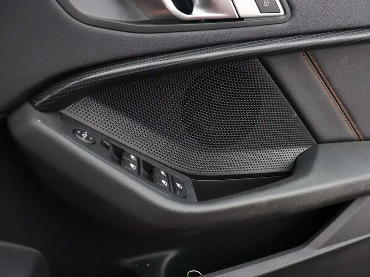 2022-bmw-1-series-15td-116d-sport-dct-big-33