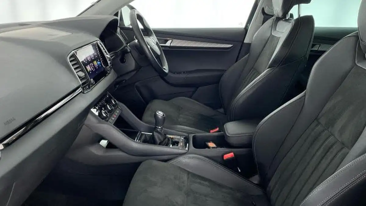 2023-skoda-karoq-15-tsi-se-l-big-38