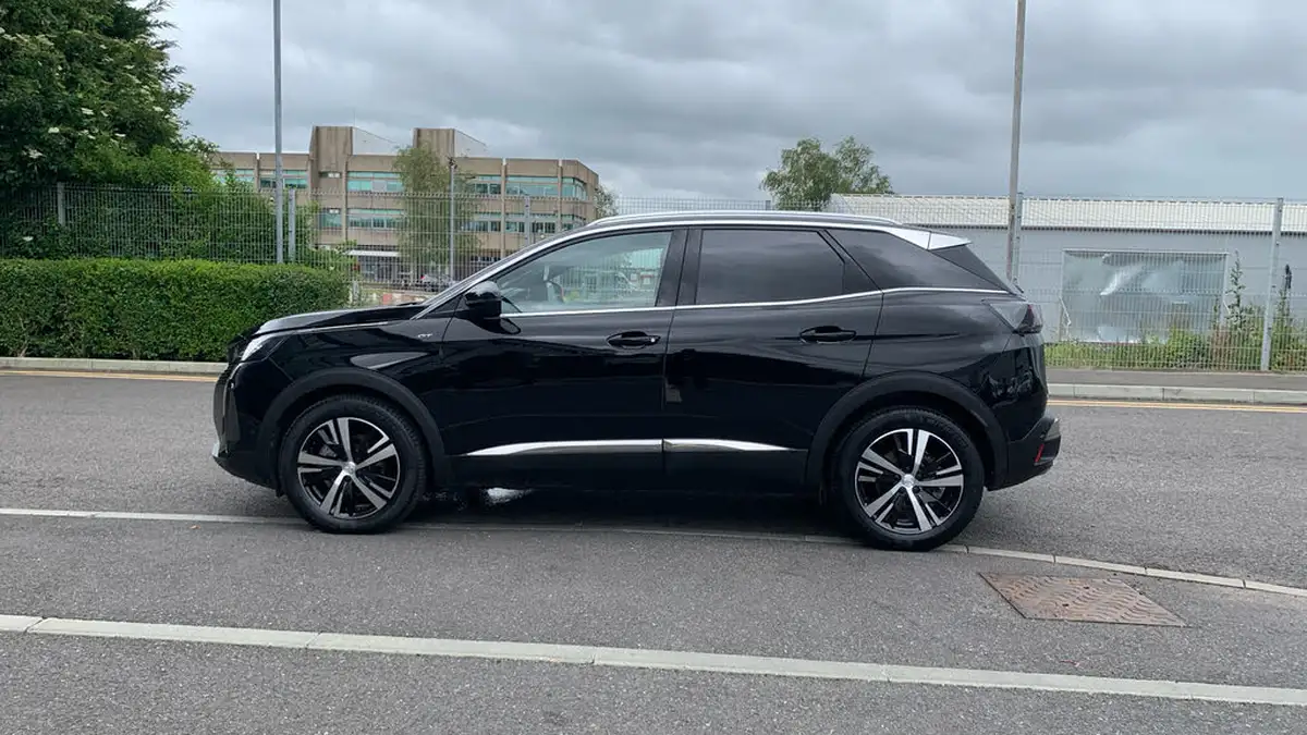 2024-peugeot-3008-suv-12-puretech-gt-136ps-hybrid-e-dsc6-big-5