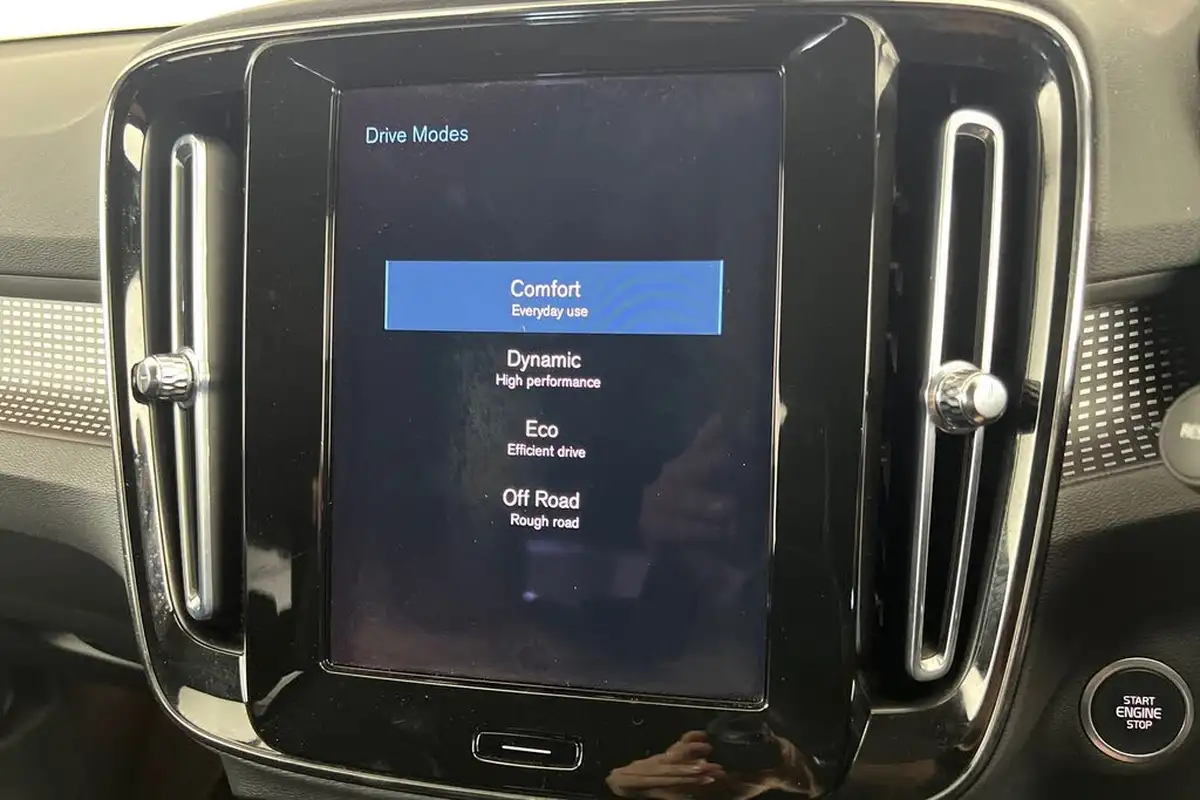 2021-volvo-xc40-15-t3-r-design-161bhp-big-32