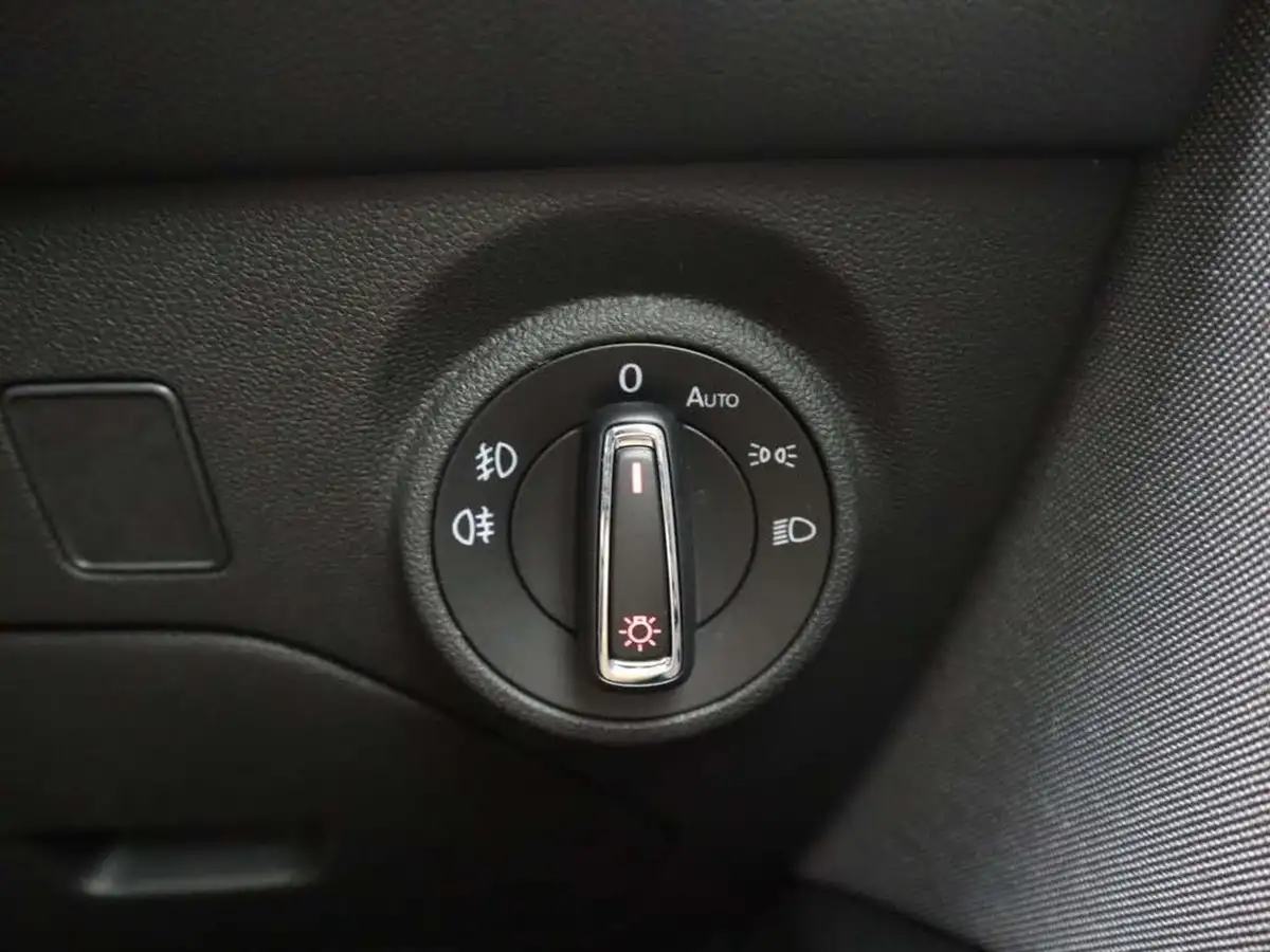 2018-seat-leon-12-tsi-se-dynamic-technology-hatchback-big-31