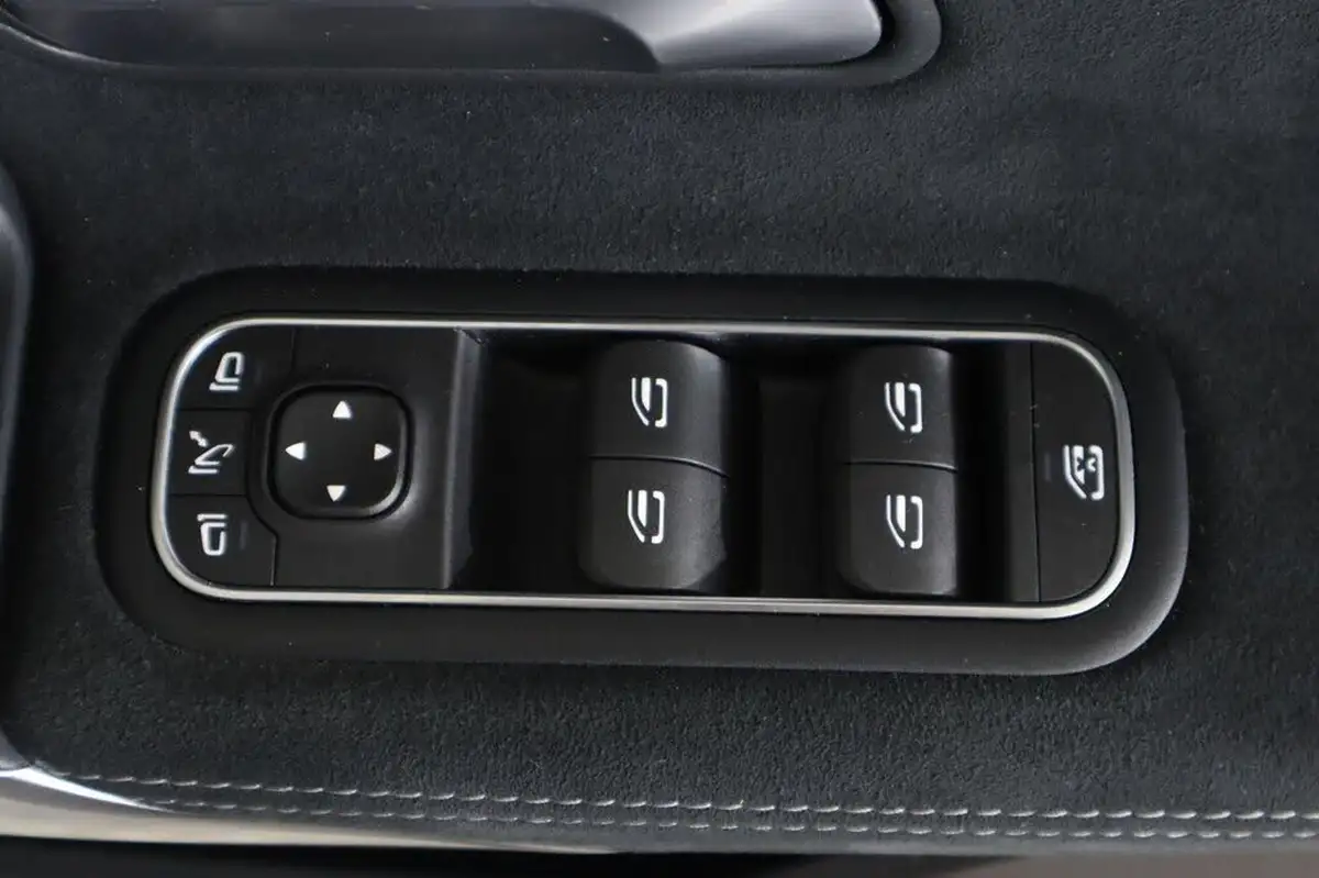 2022-mercedes-benz-a-class-20-a250-amg-line-executive-edition-saloon-4d-big-25