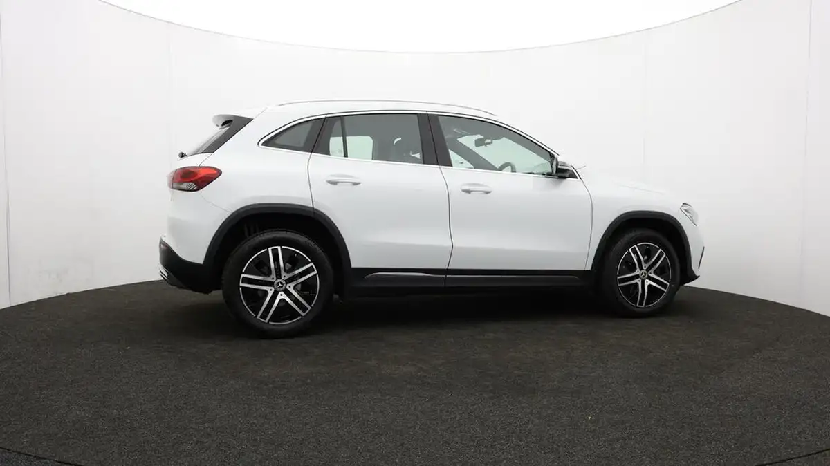 2021-mercedes-benz-gla-class-20d-gla-200d-sport-big-32