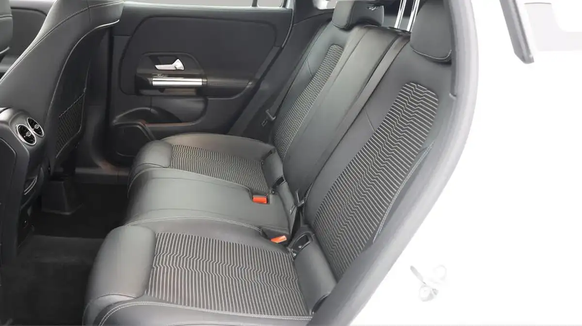 2021-mercedes-benz-gla-class-20d-gla-200d-sport-big-16