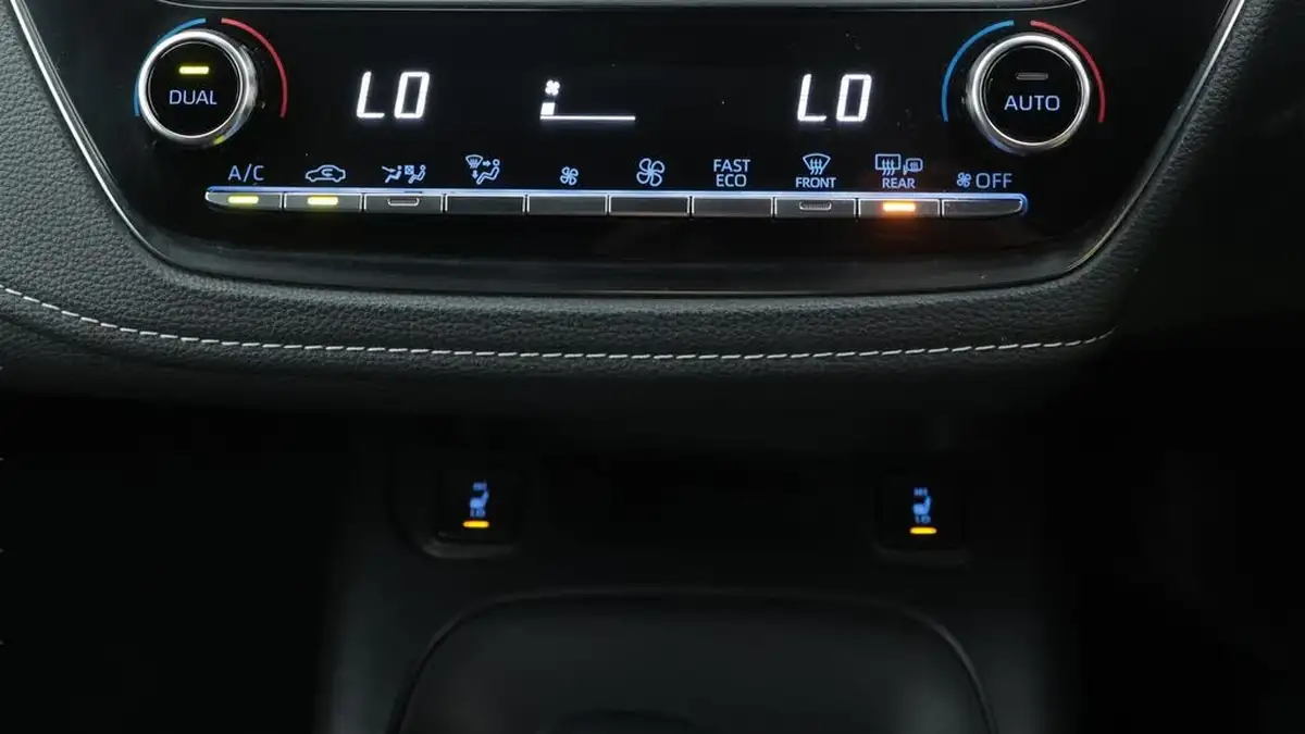 2020-toyota-corolla-18-vvt-i-icon-tech-spare-wheel-touring-sports-5d-big-12