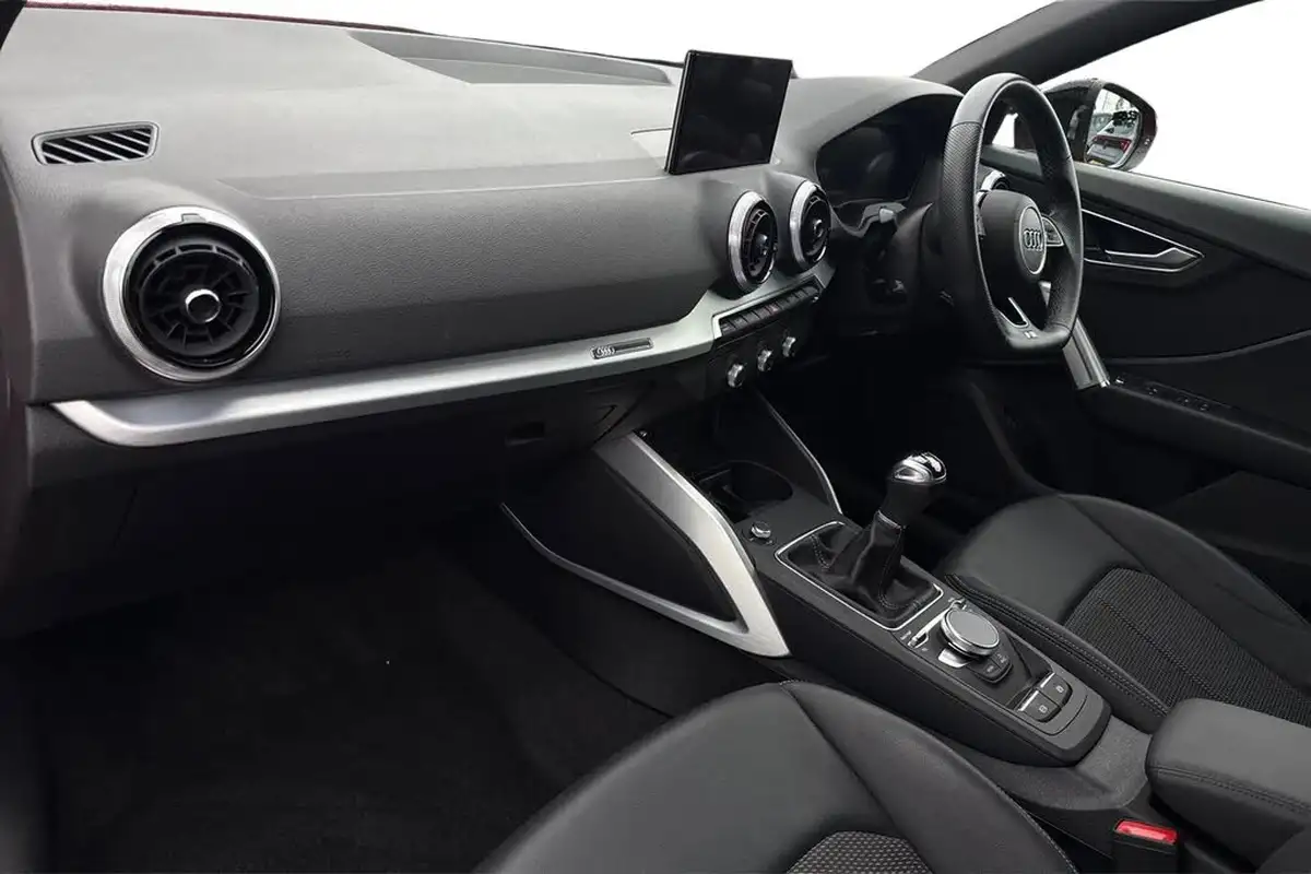 2021-audi-q2-10-30-tfsi-black-edition-big-13