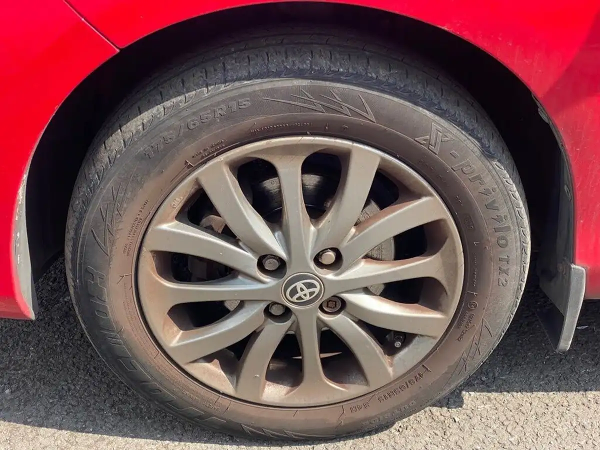 2017-toyota-yaris-133-icon-5d-big-27