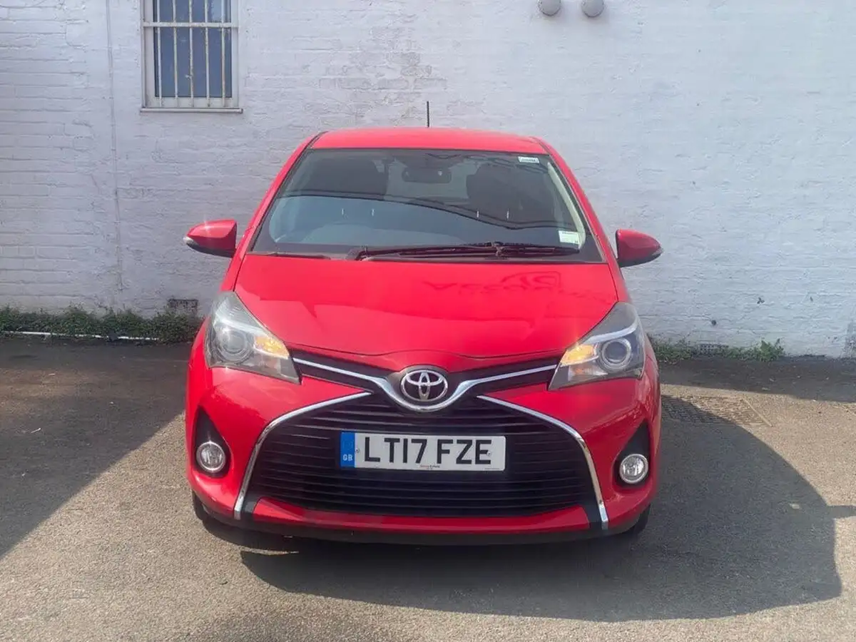 2017-toyota-yaris-133-icon-5d-big-3
