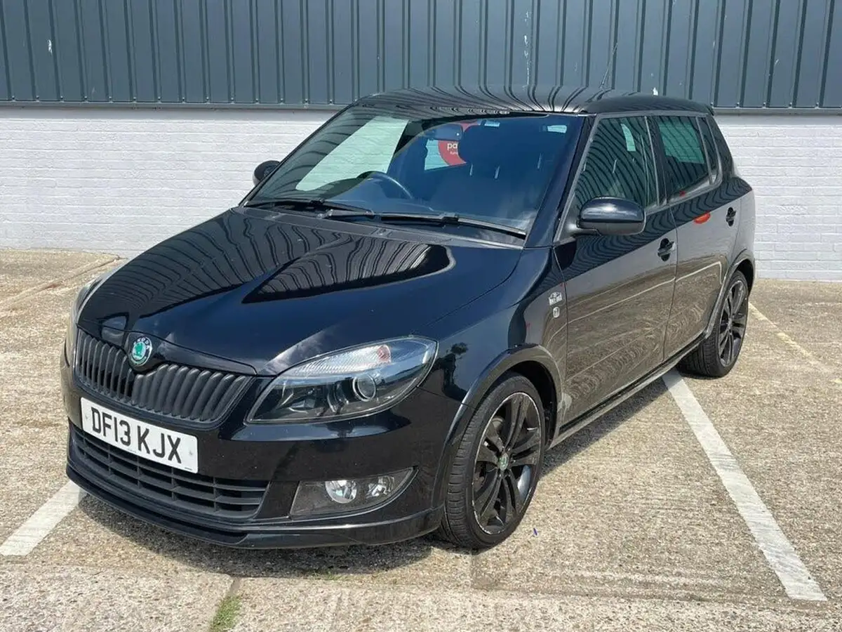 2013-skoda-fabia-16td-monte-carlo-big-34