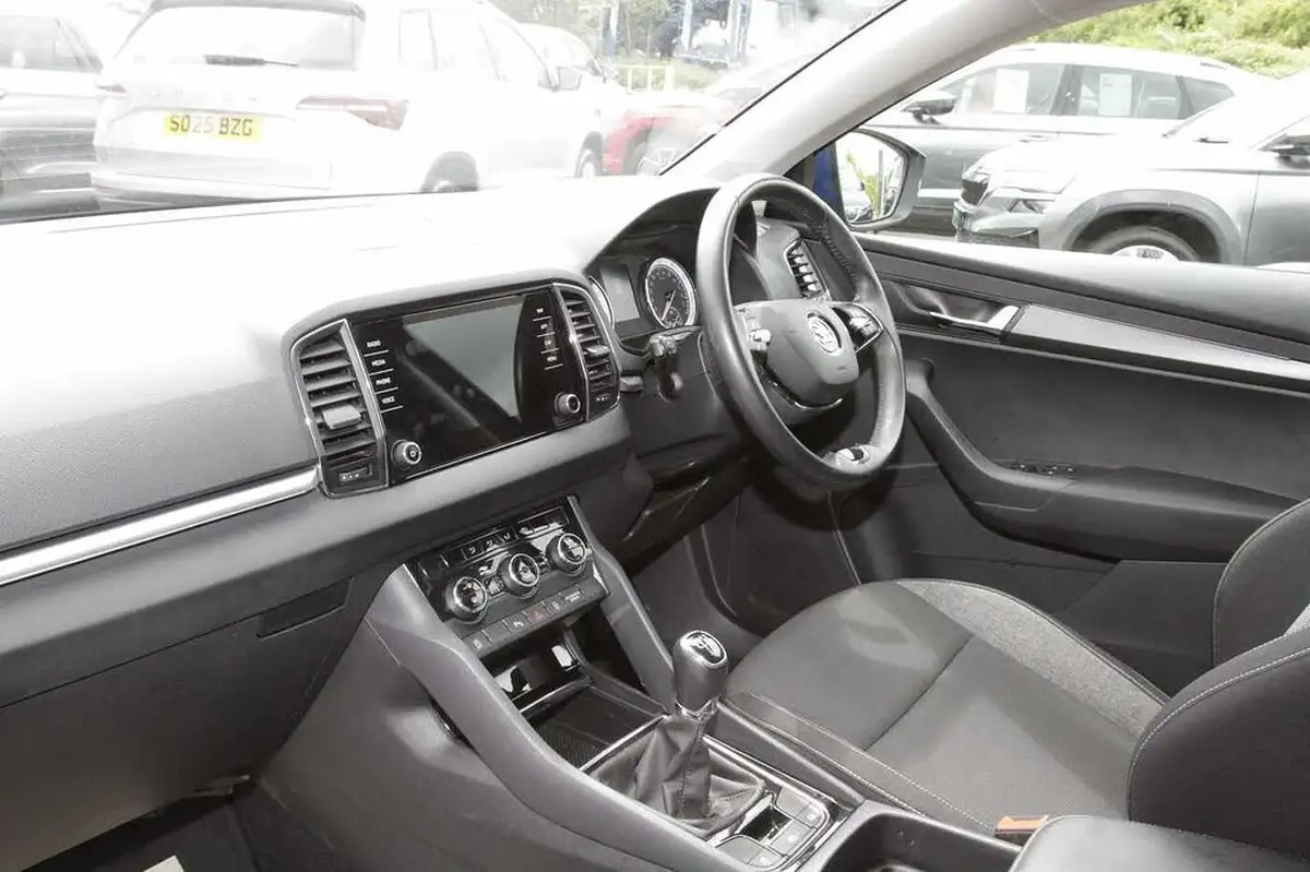 2021-skoda-karoq-15-tsi-se-drive-big-1