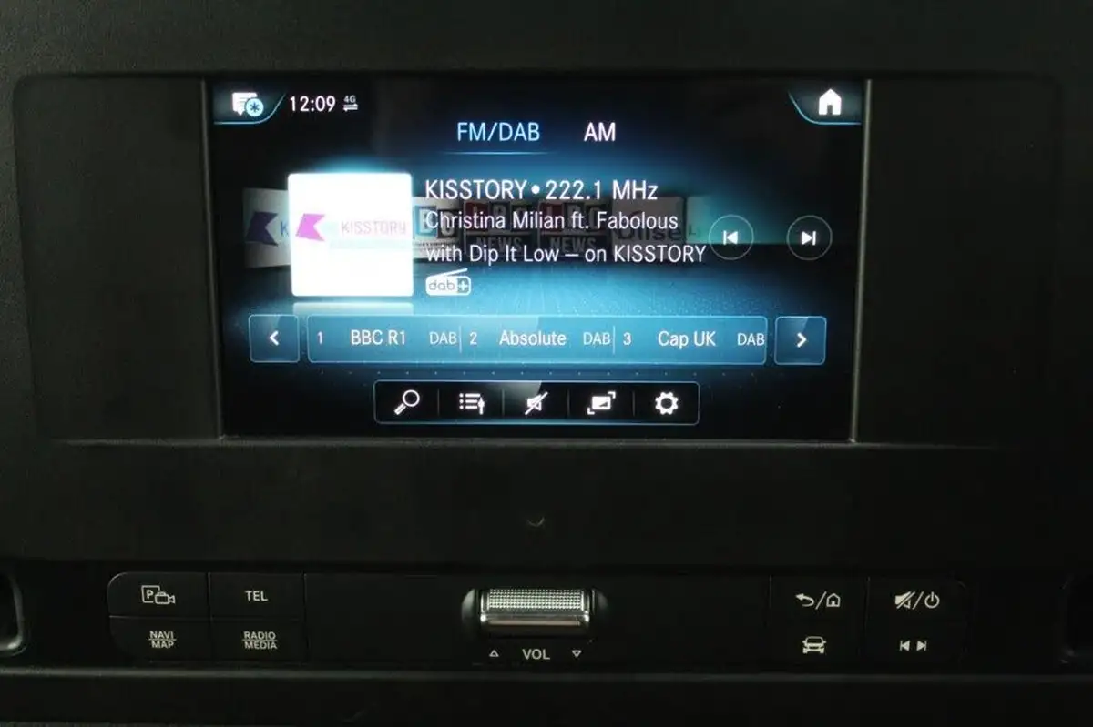 2021-mercedes-benz-sprinter-big-51